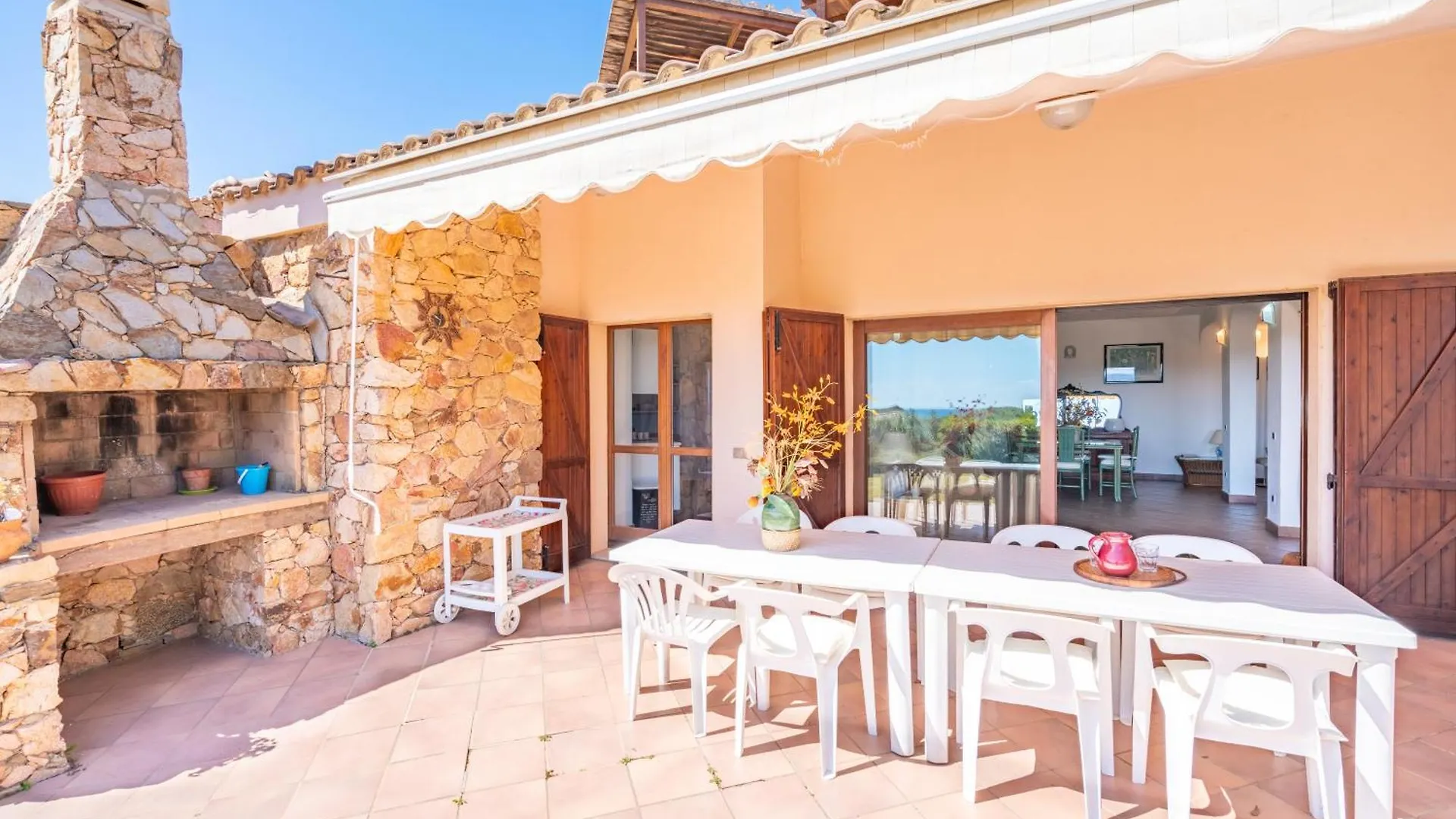 Villa La Casa Dell'Ingegnere, Chia A Piedi, Vista Mare à Domus De Maria 0*,  Italie