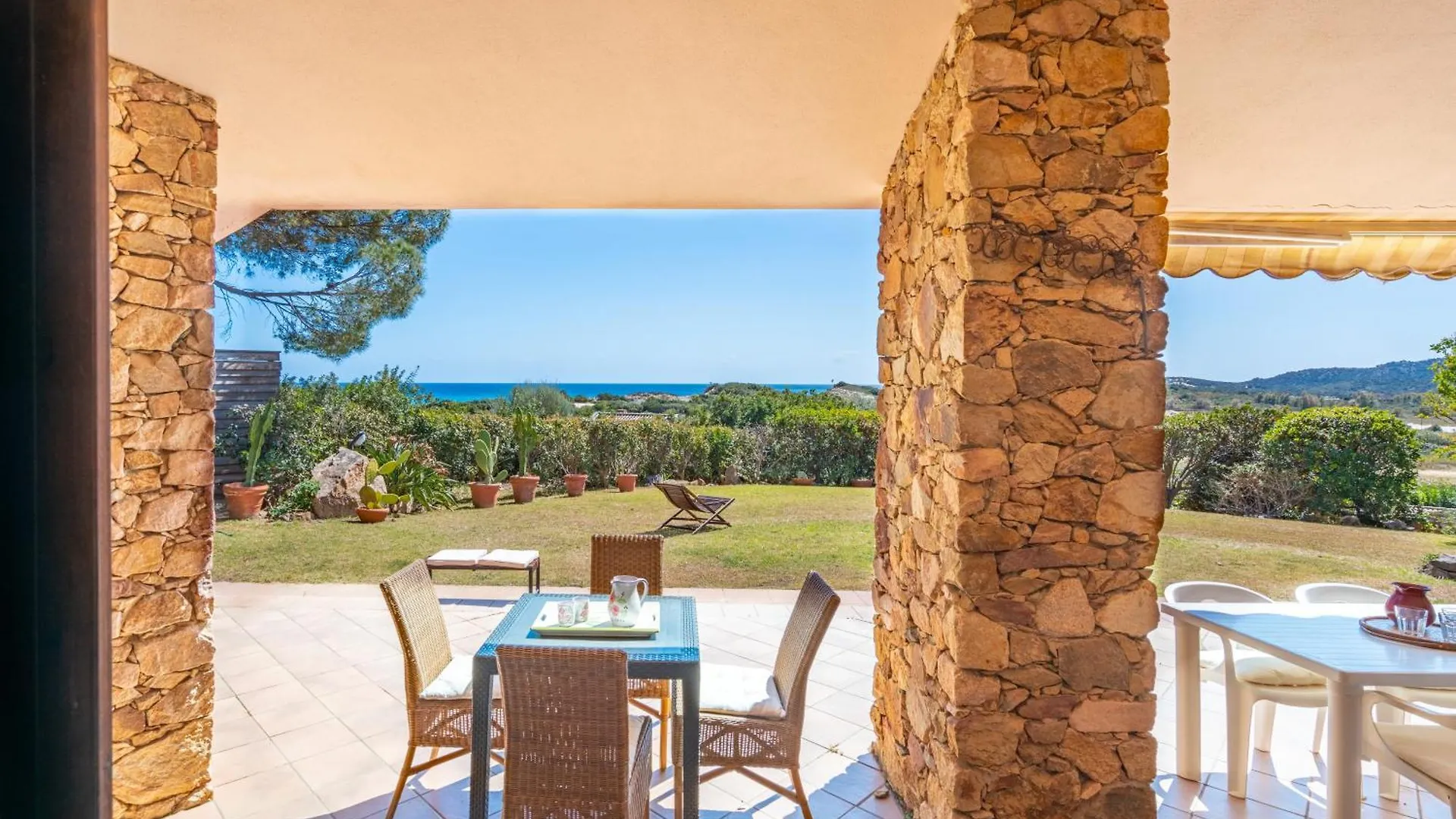 La Casa Dell'Ingegnere, Chia A Piedi, Vista Mare Villa Domus De Maria